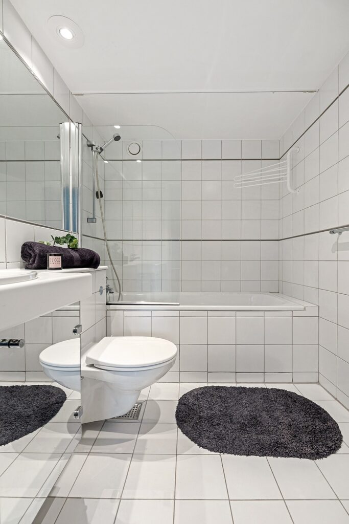 Pray for your toilet room Satan